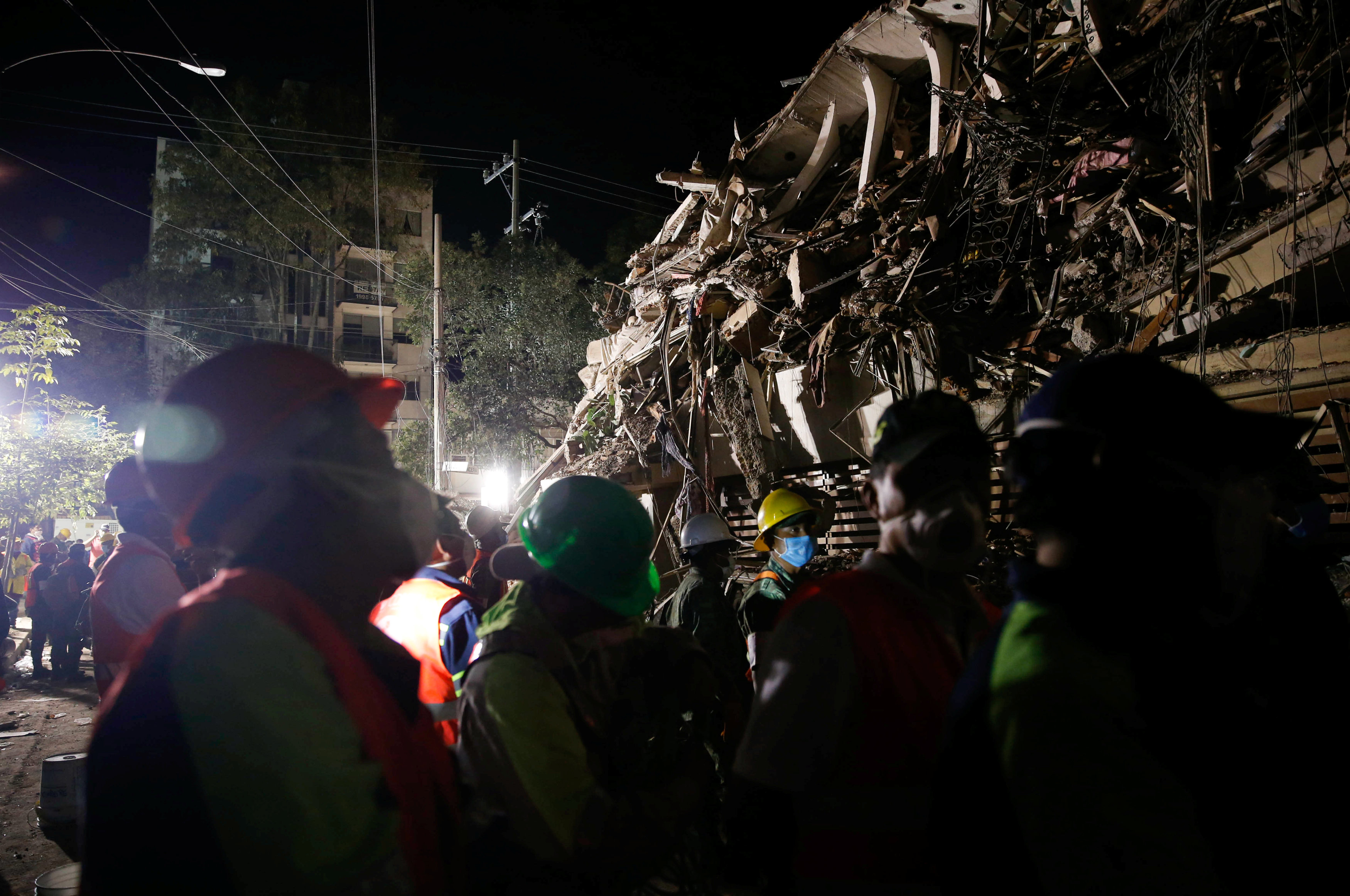 Rescuers work at the site of a collapsed building after an earthquake in Mexico City, Mexico September 20, 2017. REUTERS/Henry Romero