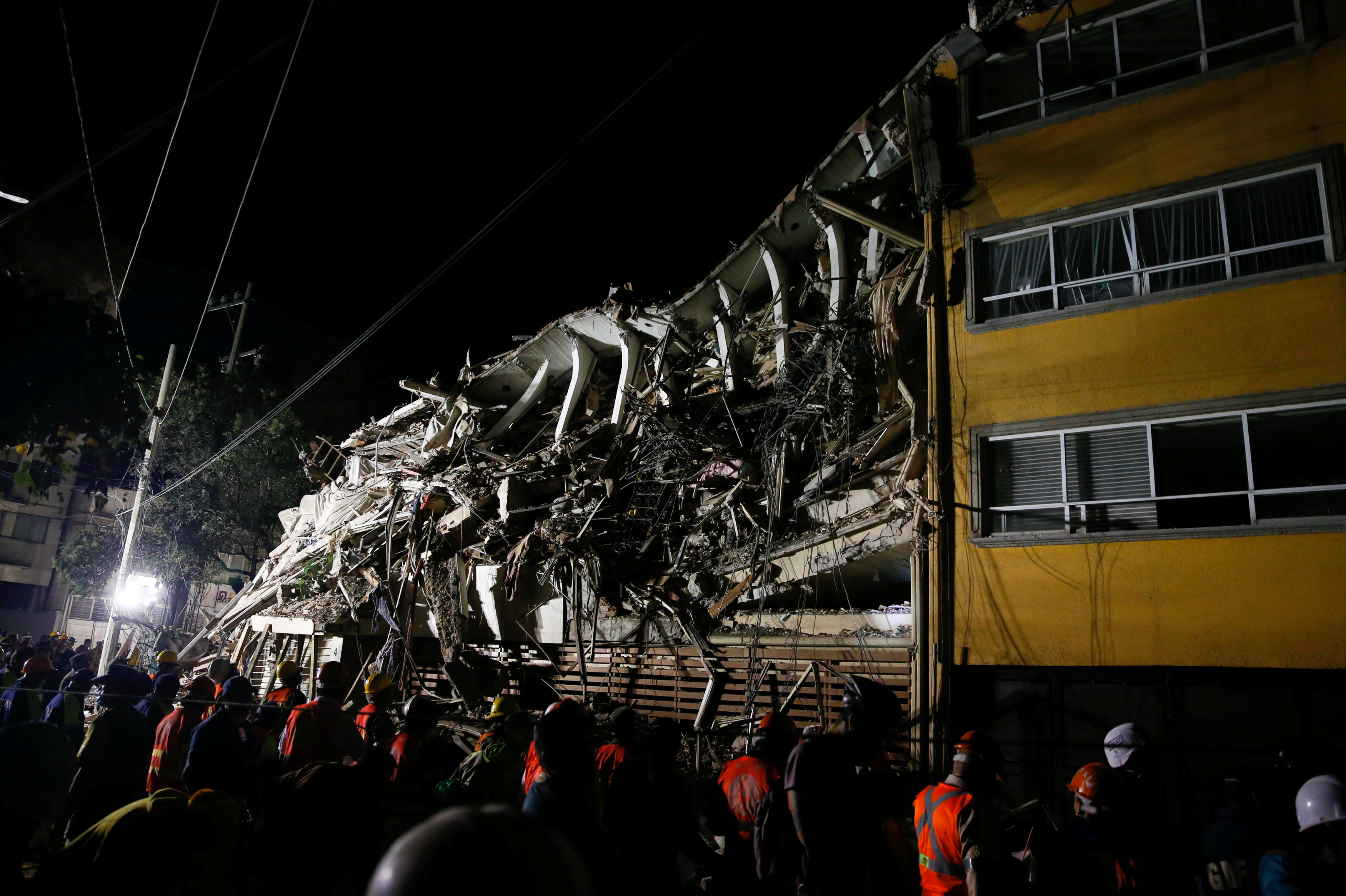 Rescuers work at a the site of a collapsed building after an earthquake in Mexico City, Mexico September 20, 2017. REUTERS/Henry Romero