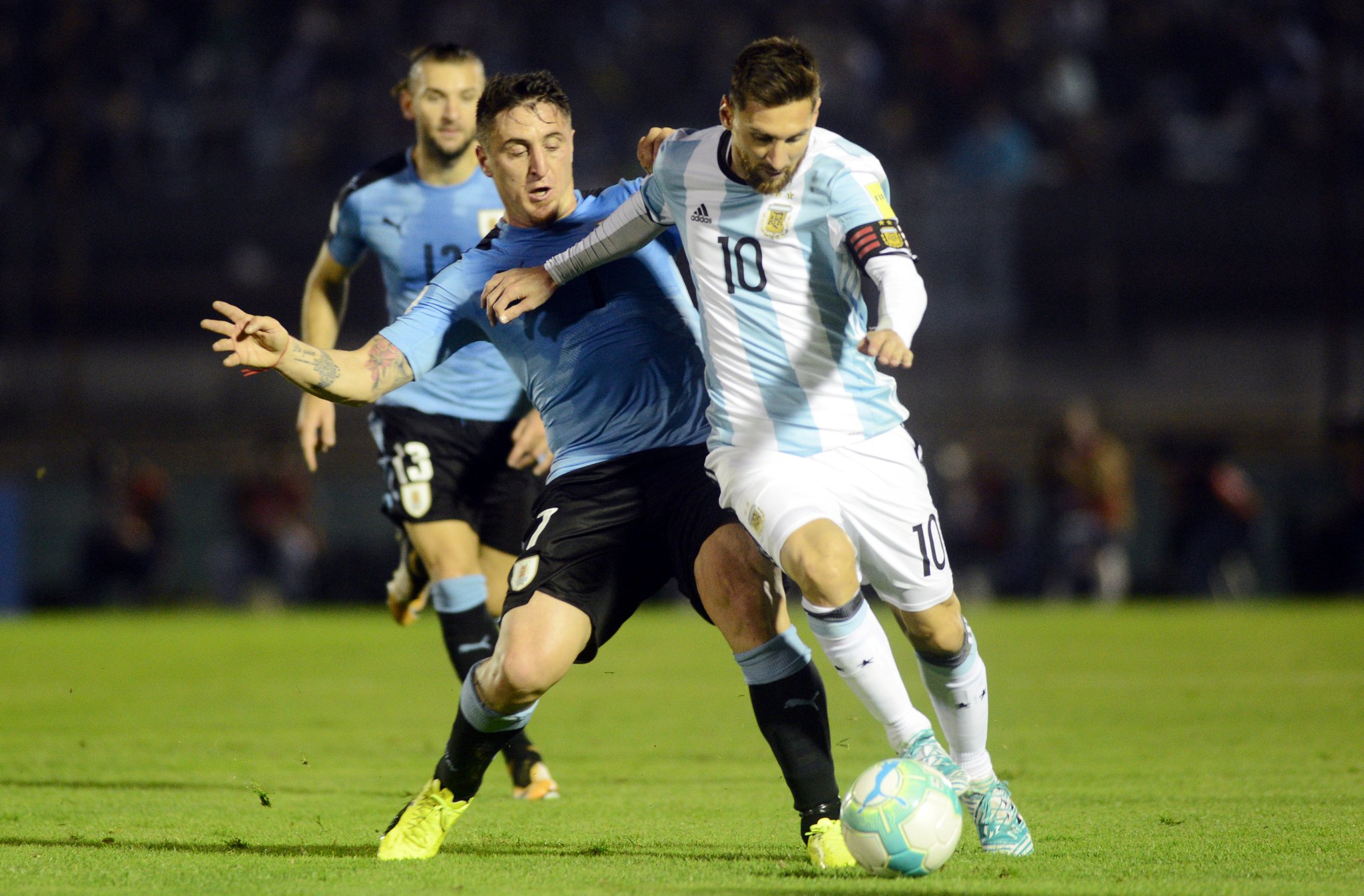 Uruguay y Argentina jugaron para Chile y terminaron empatando sin goles en Montevideo