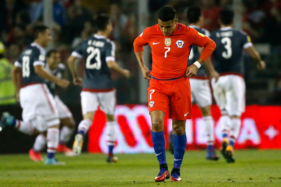 [VIDEO] Un irreconocible Chile cayó ante Paraguay que aprovechó las falencias de La Roja