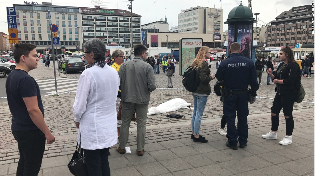 Durante la jornada de este viernes, la ciudad de Turku, al oeste de Helsinki, Filandia, fue el escenario de un brutal ataque que dejó varios heridos.