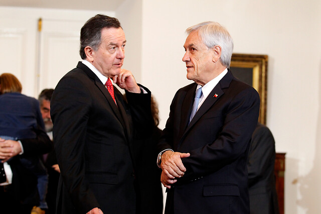 Roberto Ampuero con Sebastián Piñera