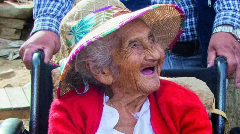 Сильно старая бабушка. Самая Старая женщина в мире. Самая Старая бабка в мире. Самый старый человек в мире.