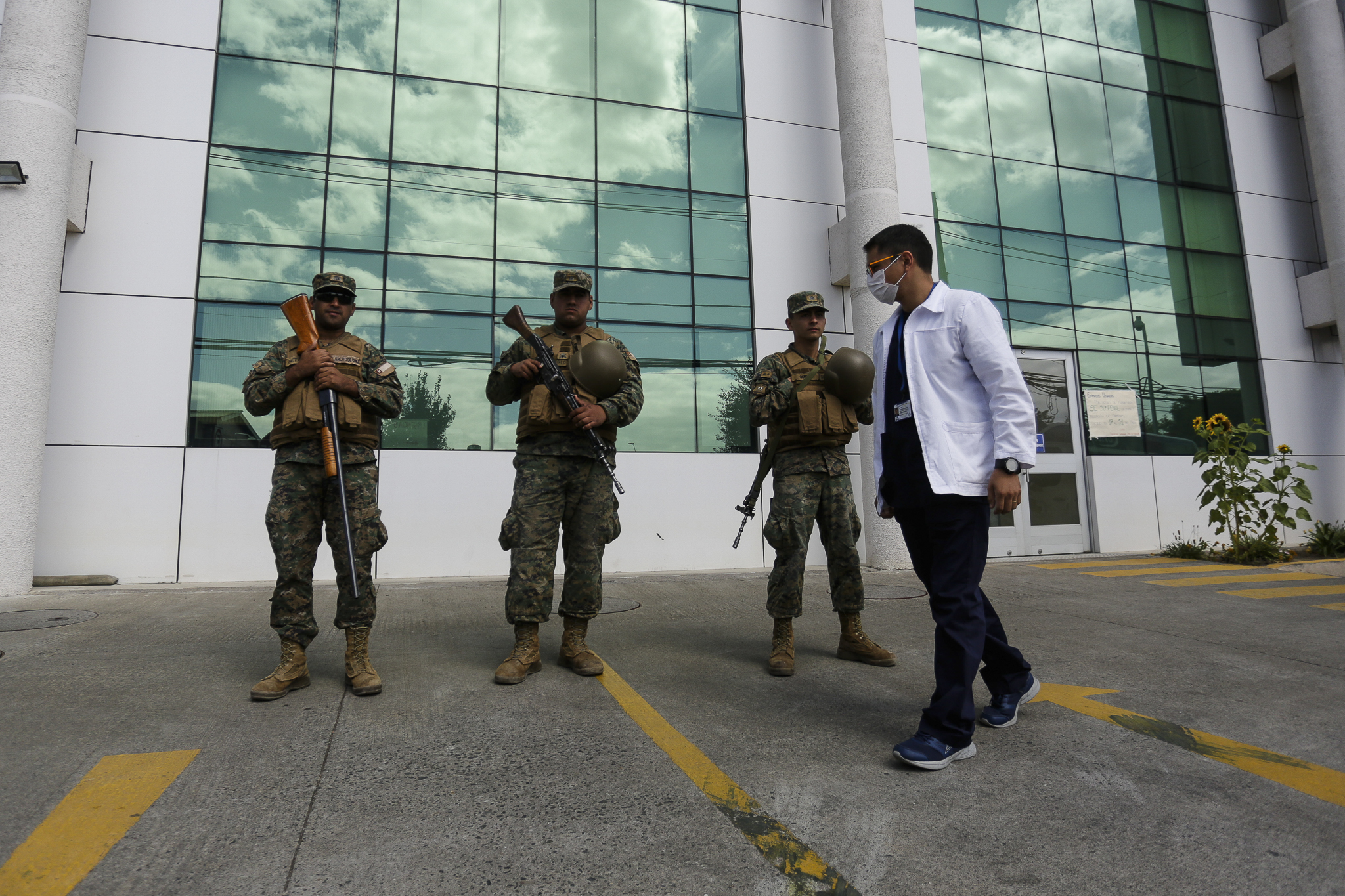 Militares Resguardan Centros De Salud, Concepcion