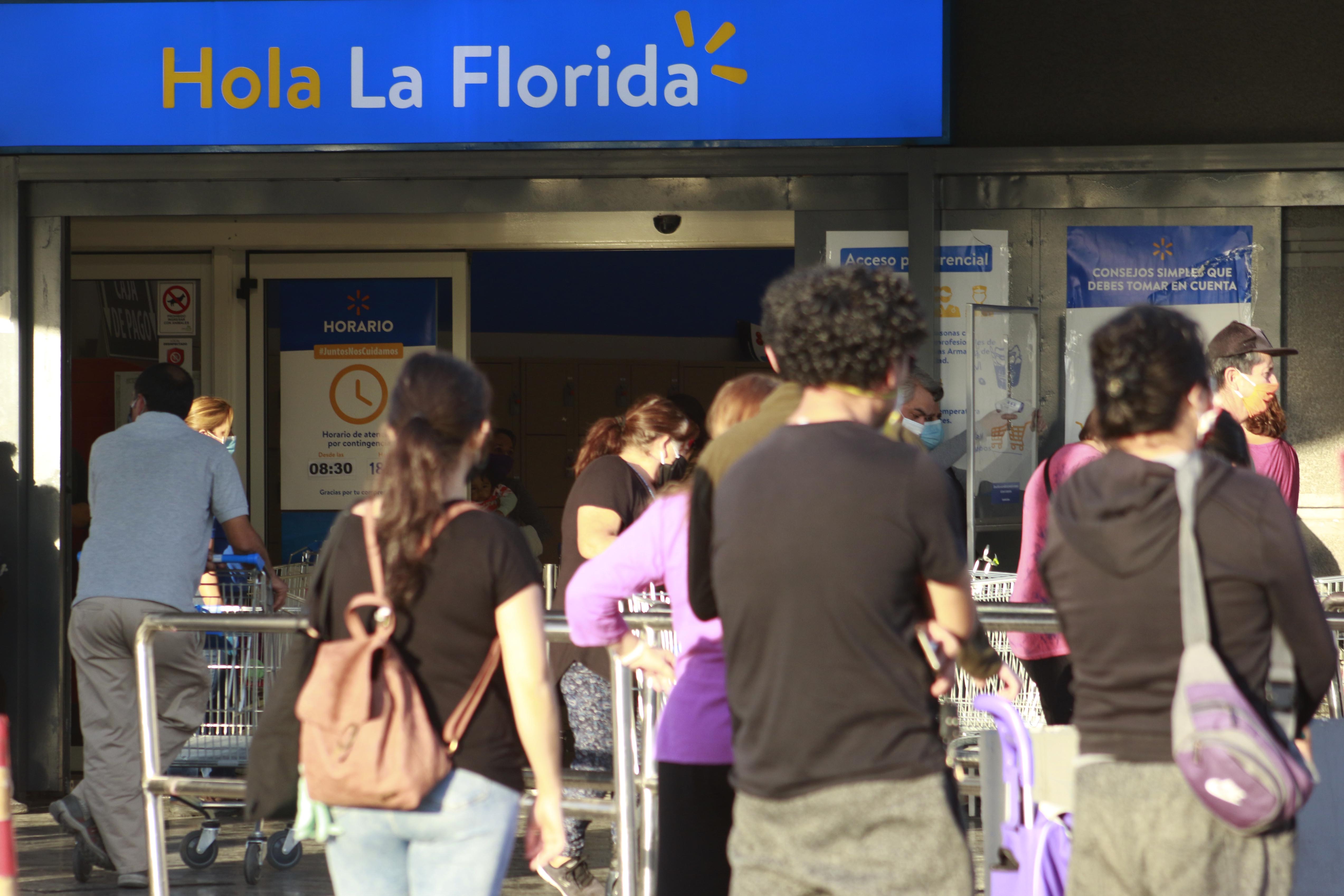 Filas En Los Supermercados De La Florida Para Abastecerse Durante El Toque De Queda