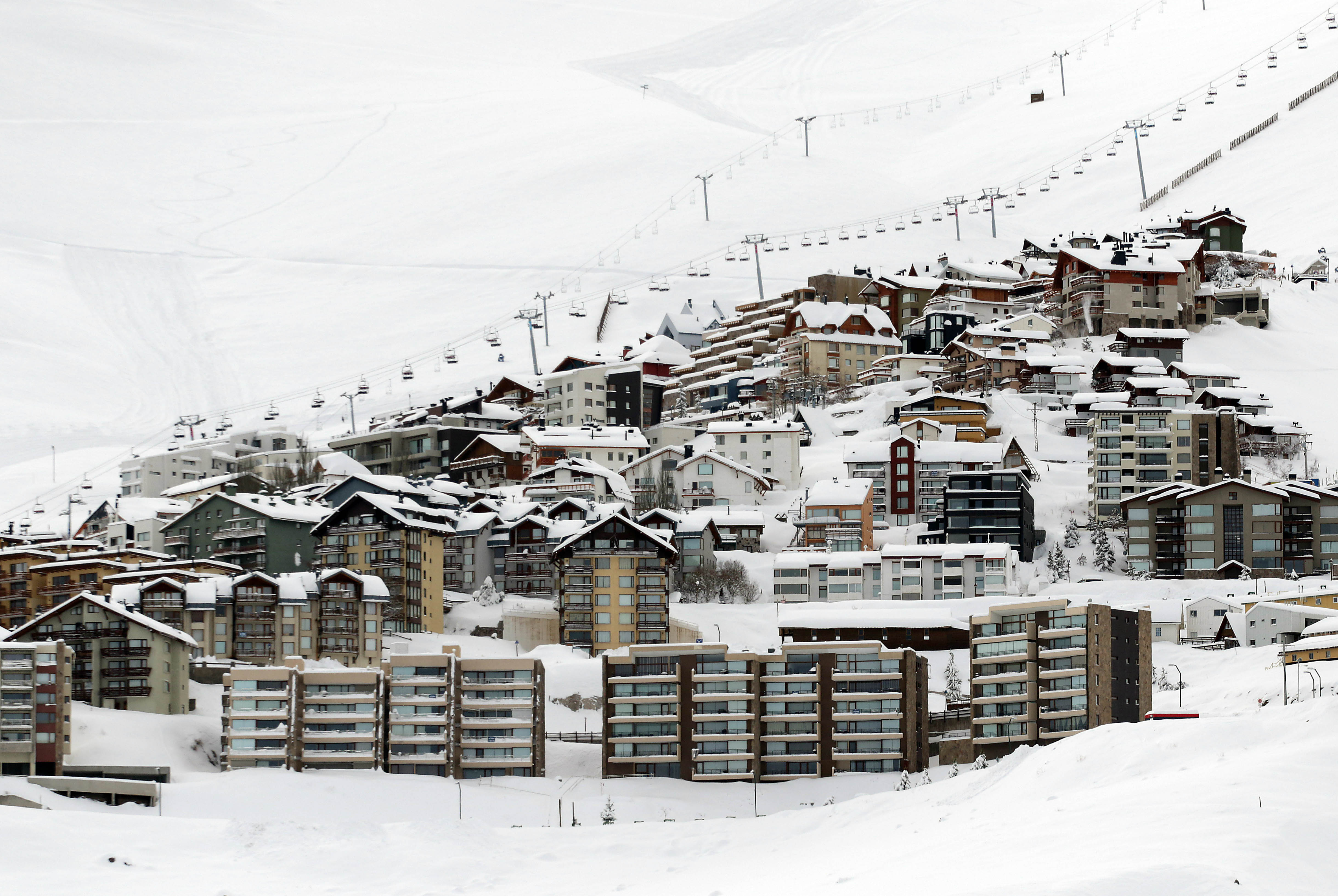 Gran Cantidad De Nieve Acomulada En Camino A Farellones Y Principales Centros De Ski