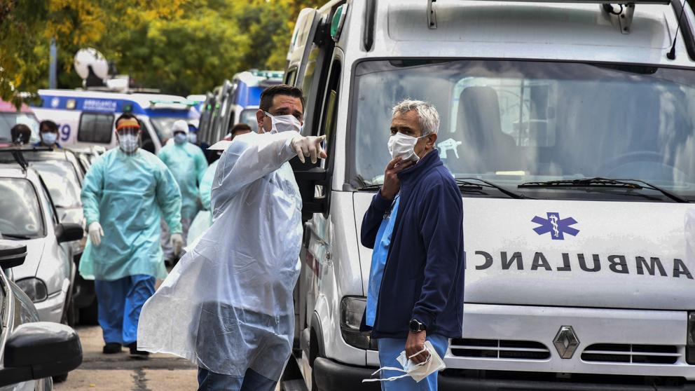 Europapress 2873863 23 April 2020 Argentina Buenos Aires Health Workers In Protective Suits Stand 20200423114529 K5kc U48688429421vng 992x558@lavanguardia Web