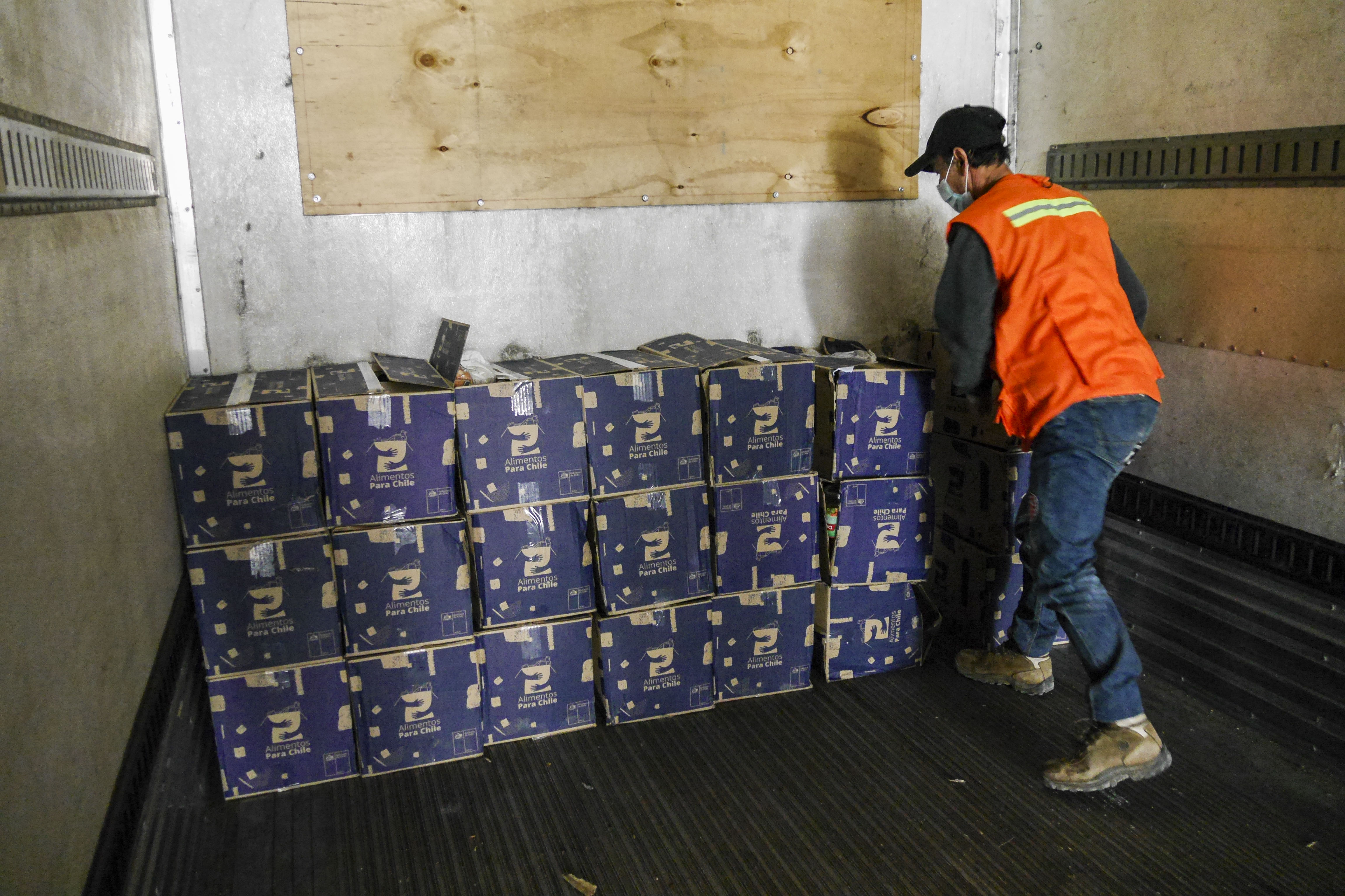 Valparaiso: Volcamiento En Santos Ossa De Camion Con Cajas De Alimentos Para Chile