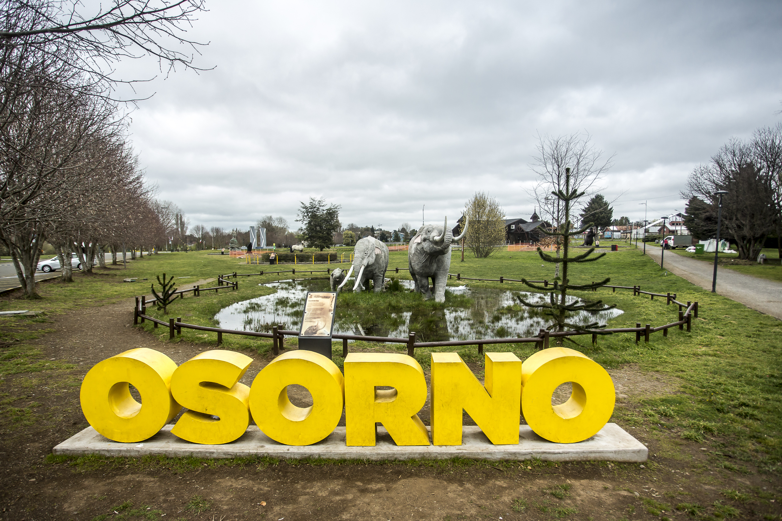 Osorno: Instalan Réplicas A Escala De Animales Y Una Familia Del Pleistoceno