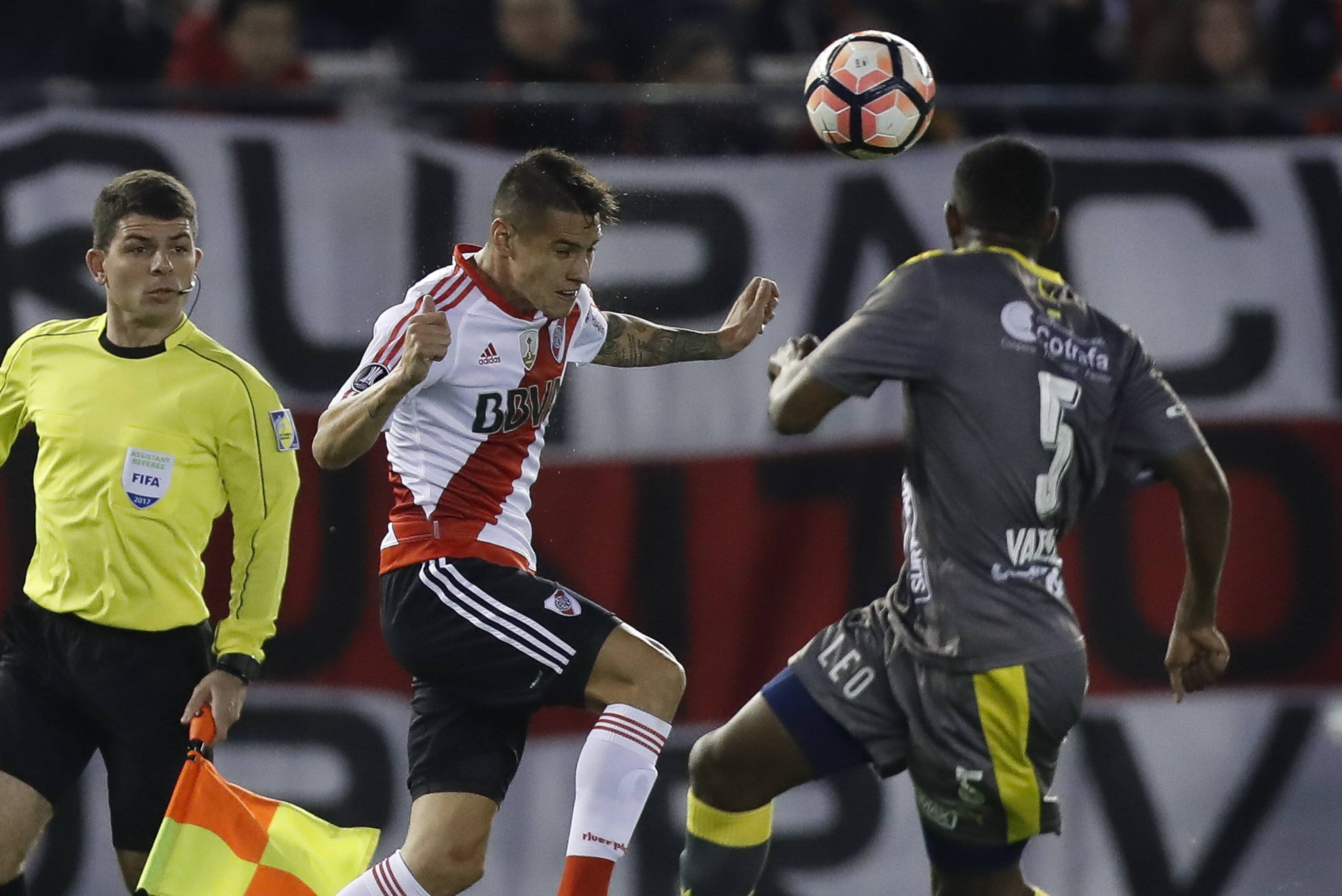 River Plate S Carlos Auzqui C Vies For The Ball With Juan David Valencia R Of Independiente Mede