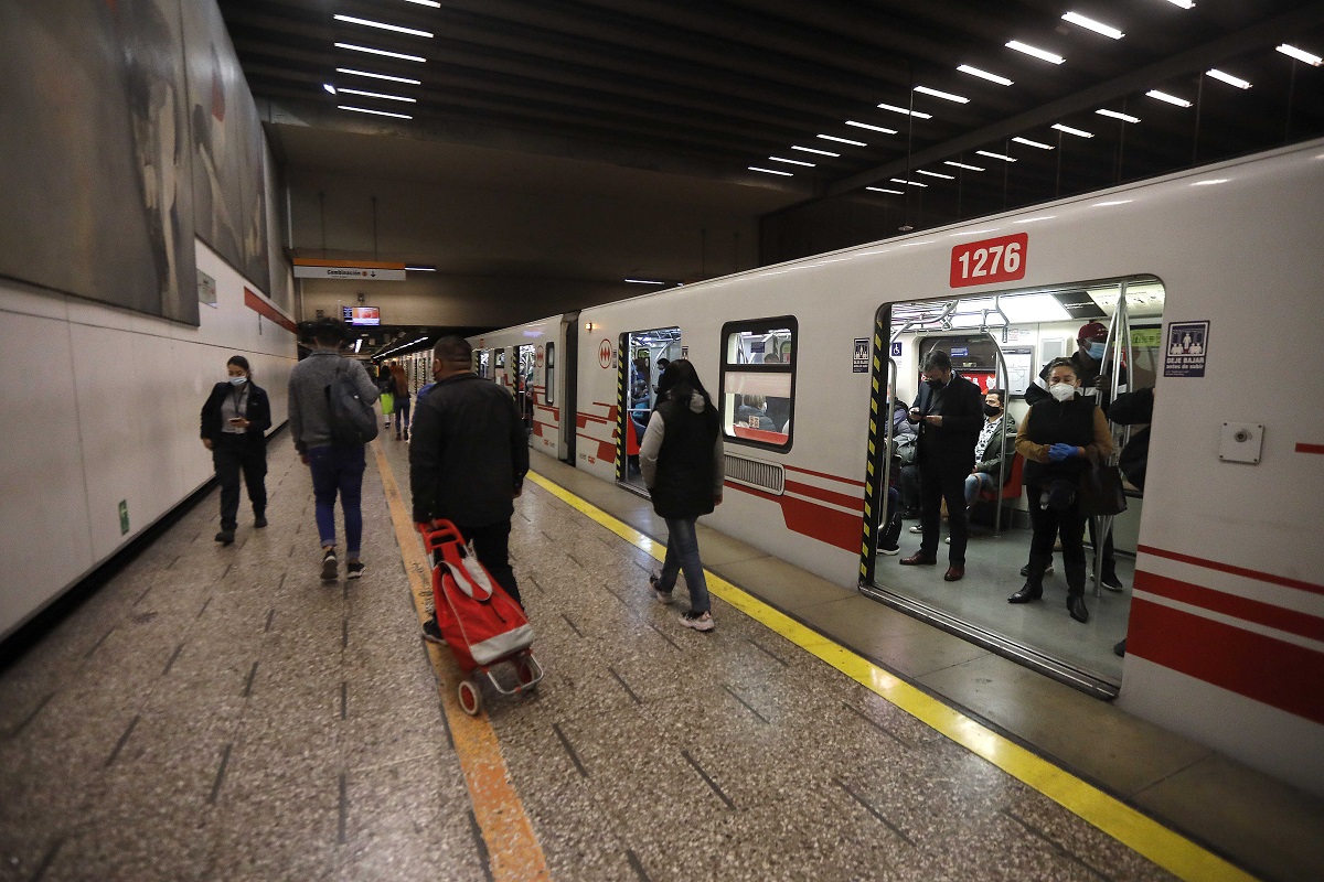 Metro De Santiago Abre Sus Puertas Gratuitamente Para Los Usuarios