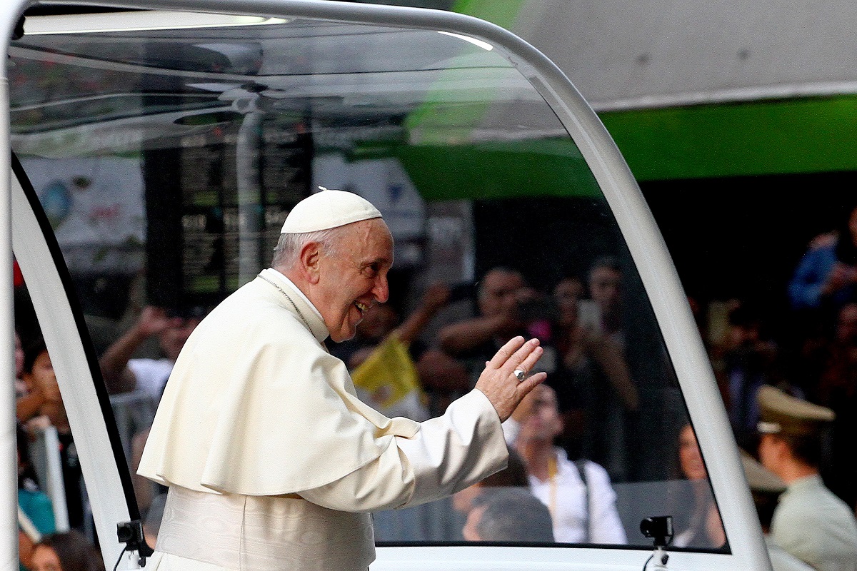 Papa Francisco Inicia Su Recorrido En El Papa Móvil
