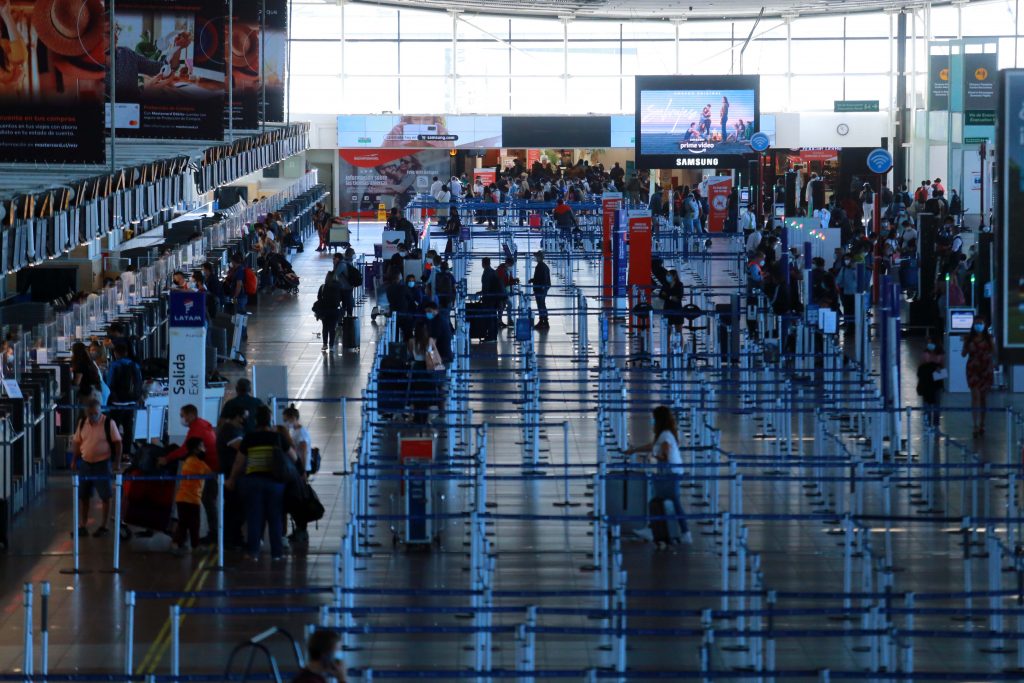 Baja En Pasajeros En Aeropuerto De Santiago