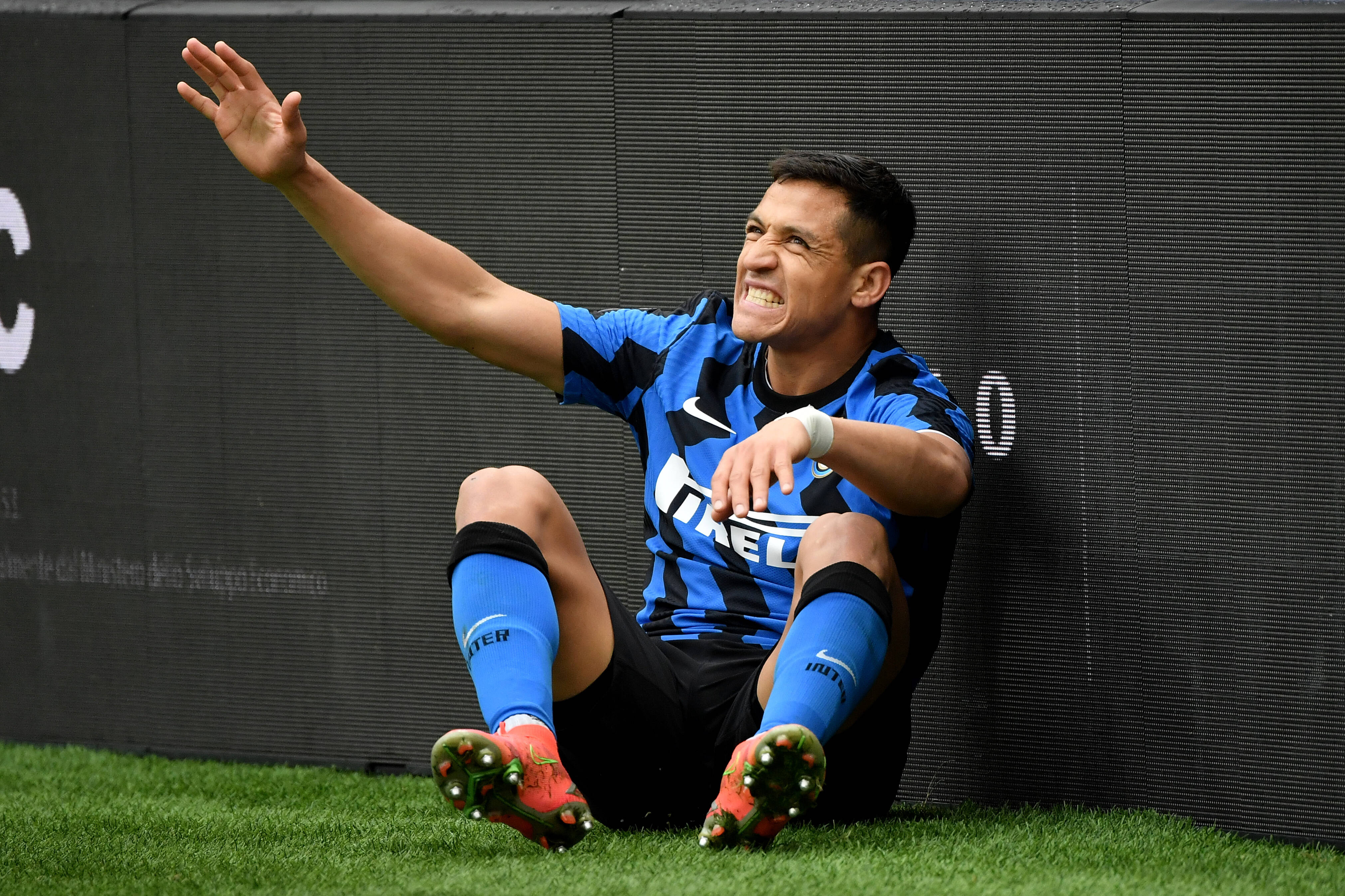 Alexis Sanchez Of Fc Internazionale Reacts During The Serie A Football Match Between Fc Internazionale And Cagliari Calc