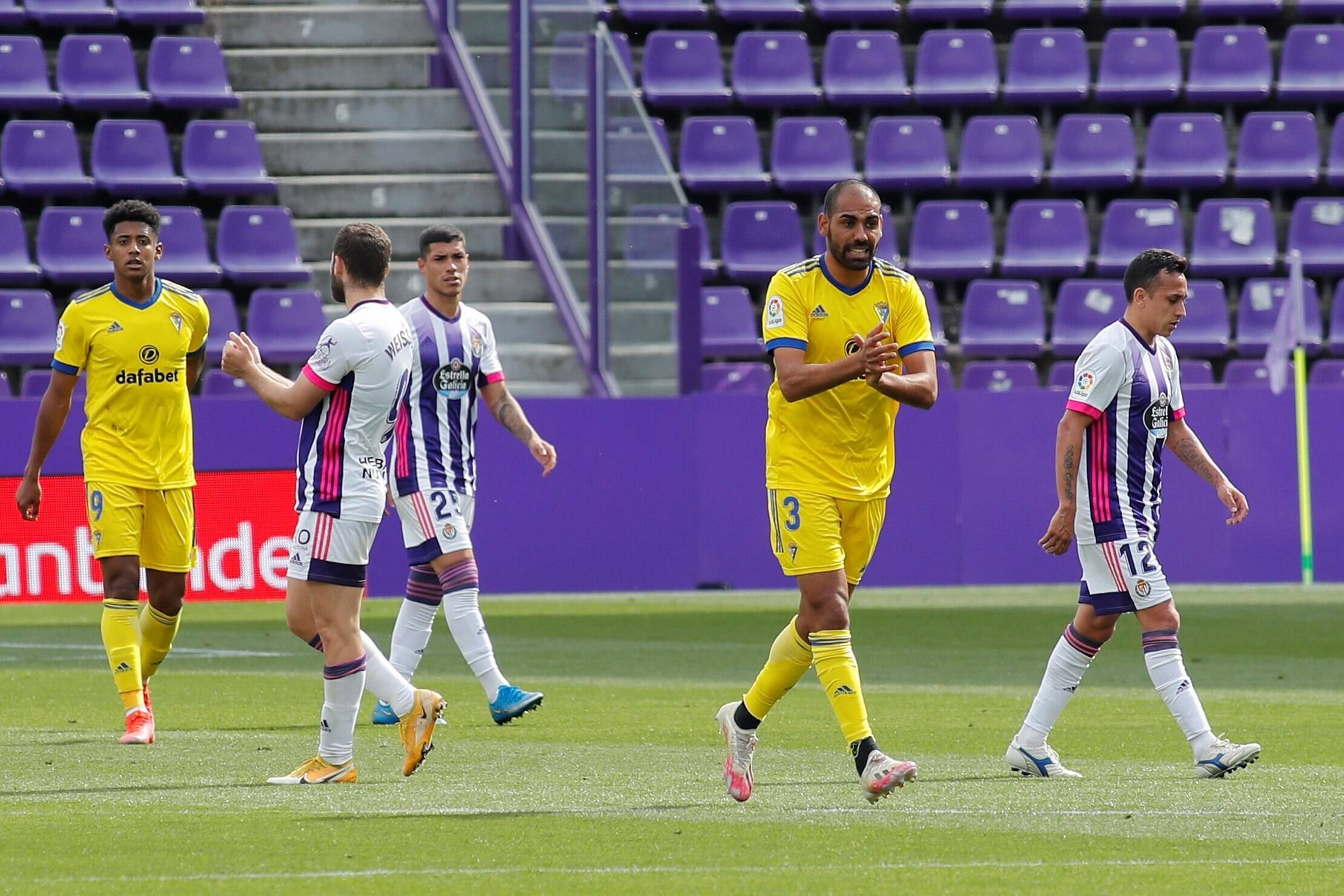 Cadiz S Defender Fali (2 R) Celebrate The 1 1 Tie During The Spanish Laliga Soccer Match Between Real Valladolid And Ca