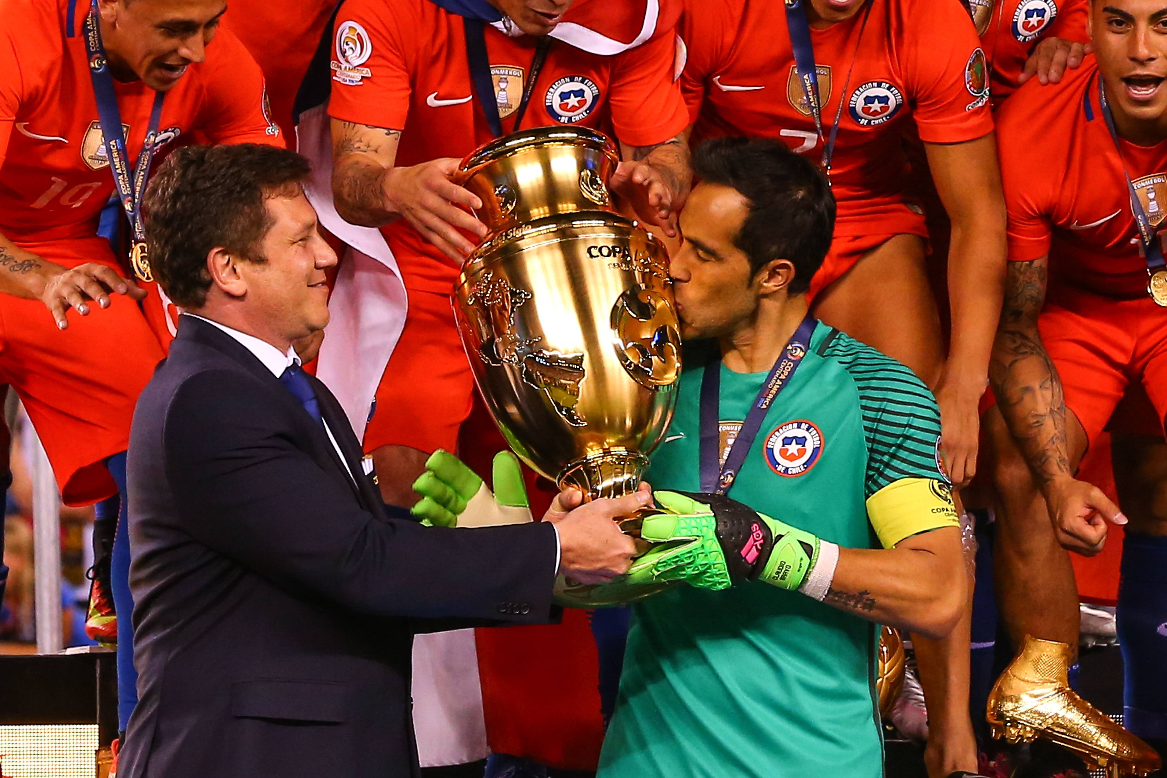 26 Jun 2016 Chile Goalkeeper Claudio Bravo 1 Kisses The Copa America Trophy After Winning The Cop