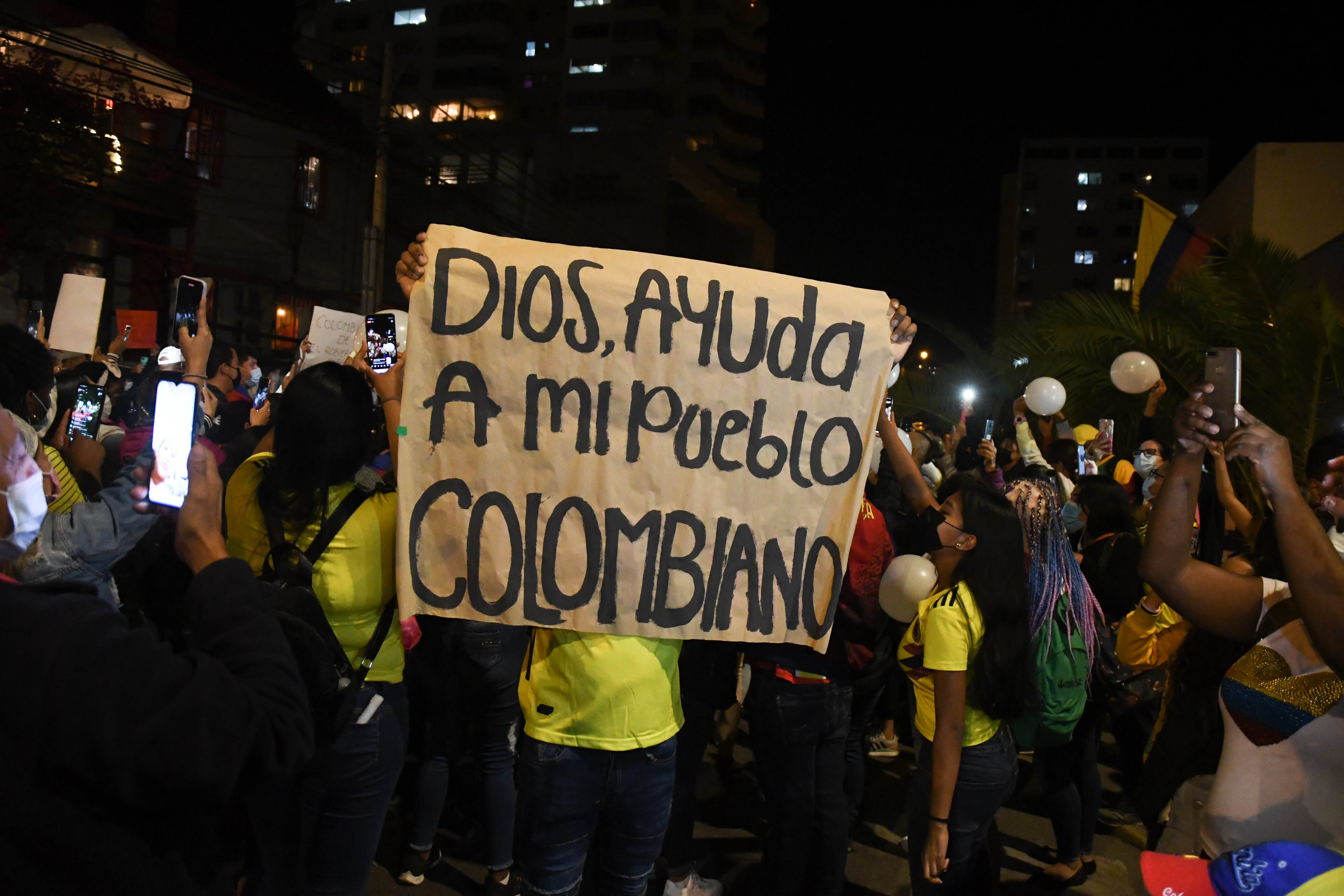 Antofagasta: Protestas A Las Afueras De Consul De Colombia