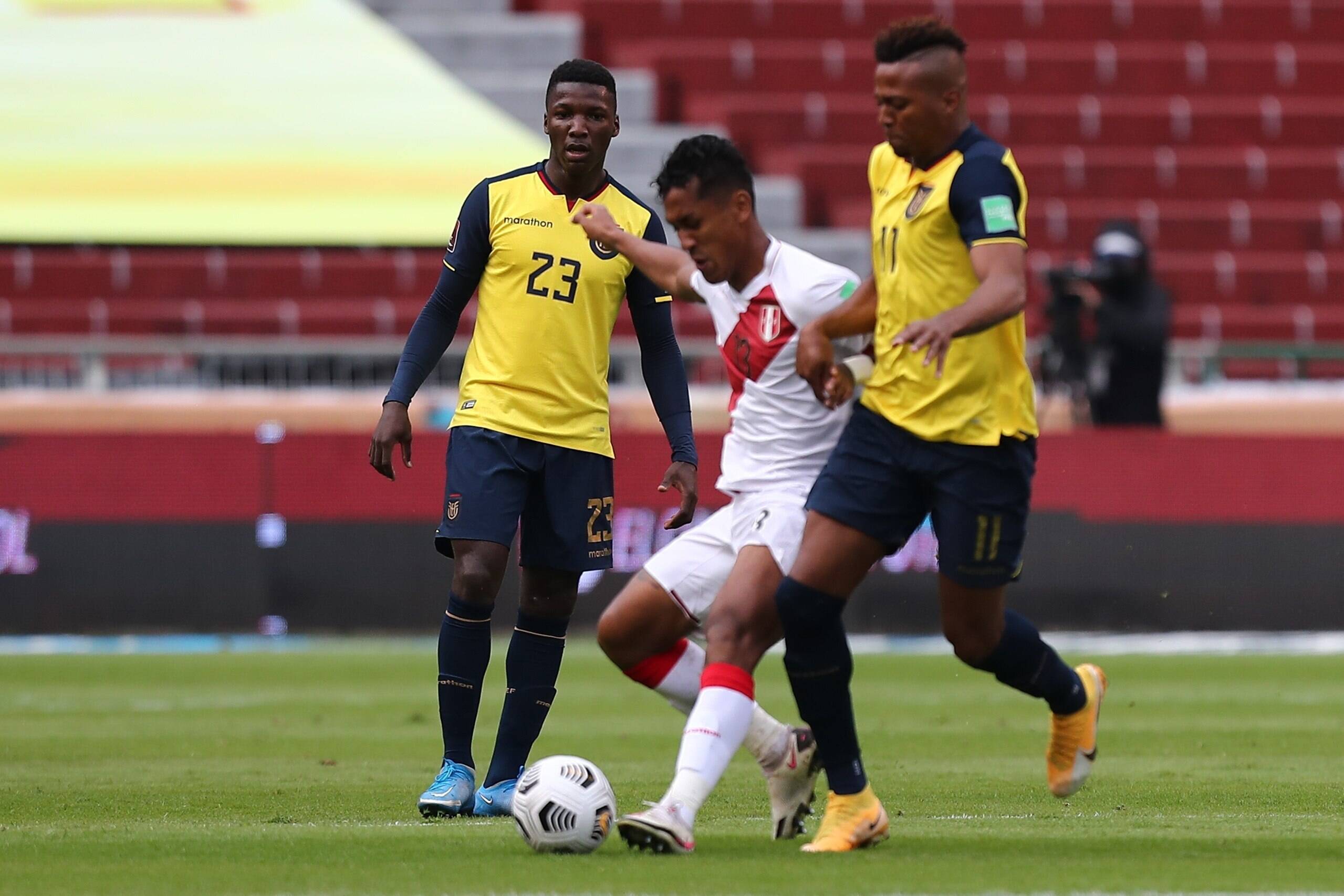 Ecuador S Michael Estrada (r) And Moises Caicedo (l) In Action Against Peru S Renato Tapia During A Match Amid The South