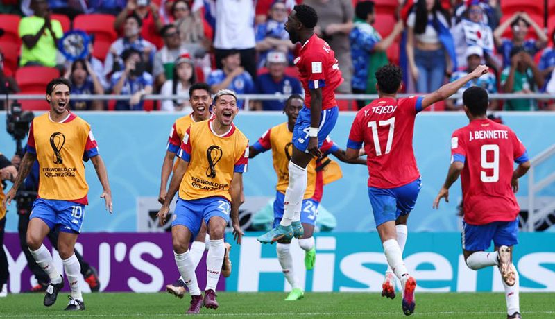 Keysher Fuller celebrando el único gol de Costa Rica ante Japón.