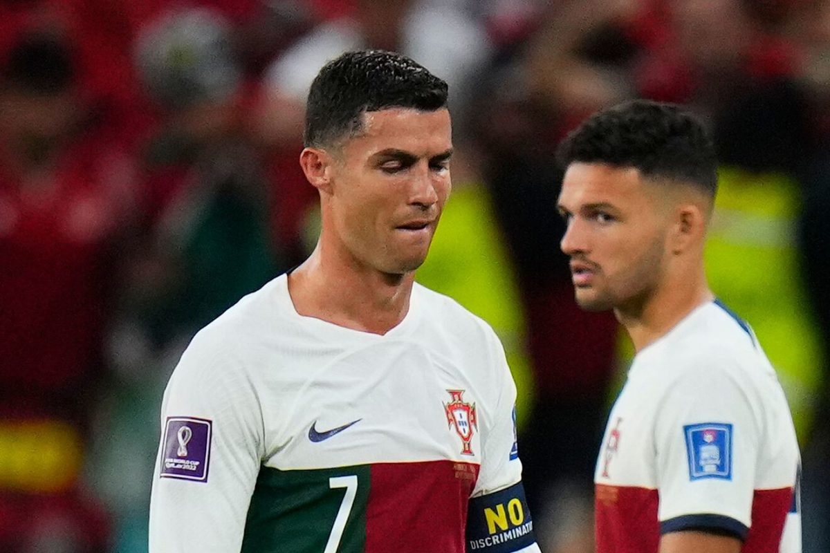 Cristiano Ronaldo lamentándose de la eliminación de Portugal.