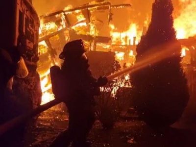 Ataque incendiario en La Araucanía: Sujetos destruyeron al menos 11 camiones de una empresa de áridos