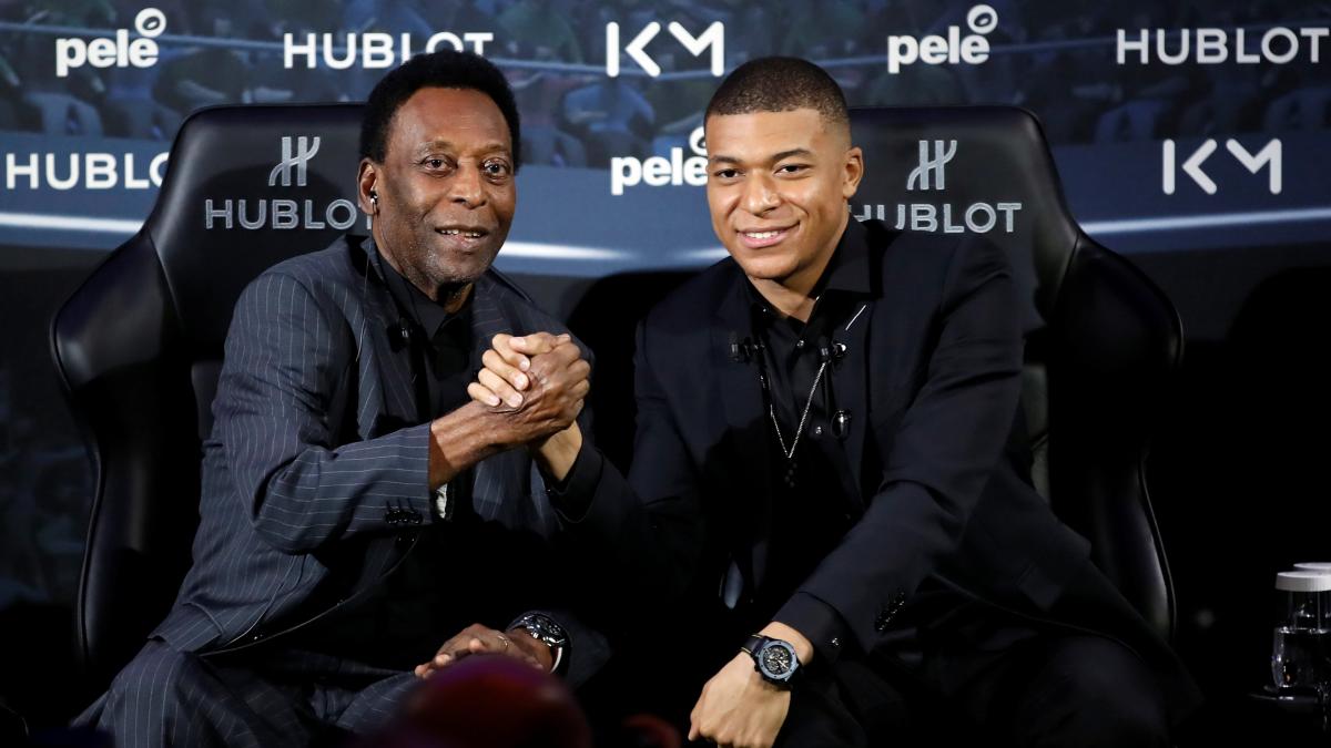 Pelé y Mbappé en una conferencia de prensa en Francia.