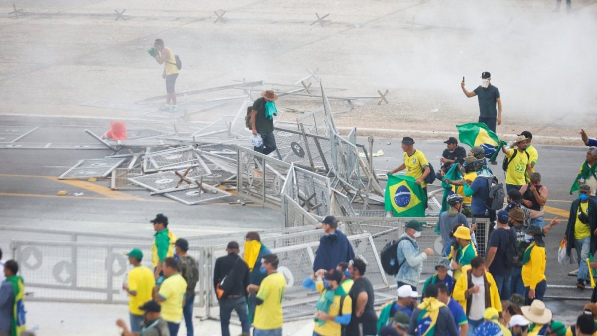 Confederación brasileña condena uso de camiseta de la selección en actos antidemocráticos.