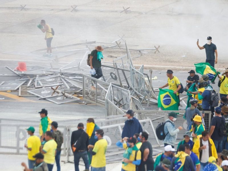 Confederación brasileña condena uso de camiseta de la selección en actos antidemocráticos.