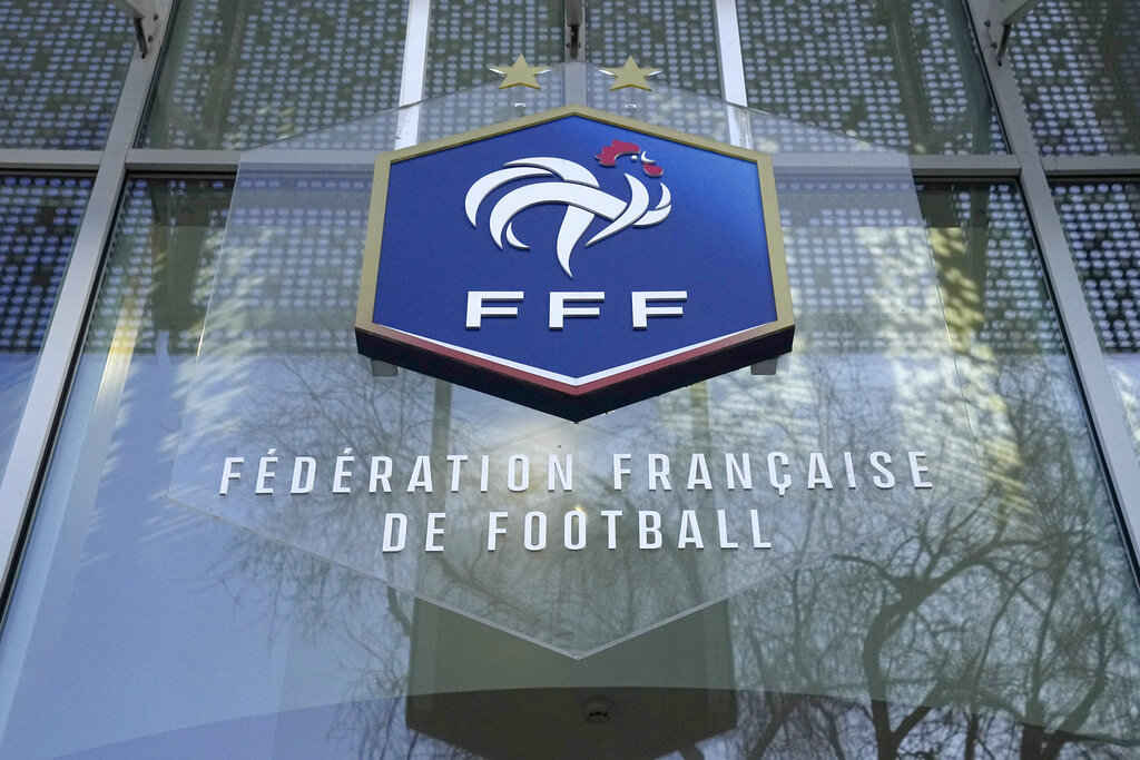 Presidente de la Federación Francesa de Fútbol fue despedido tras polémica con Zidane.