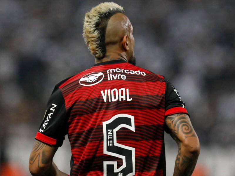 Arturo Vidal fue multado en el Flamengo.