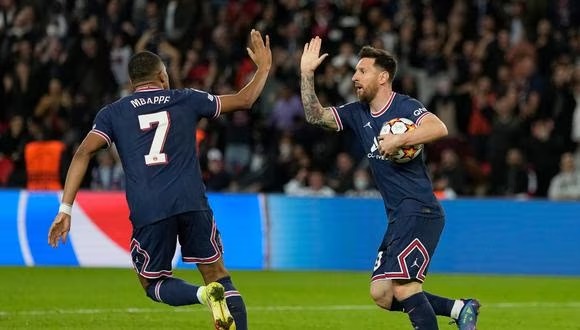 Messi y Mbappé entran en la convocatoria del PSG para la Champions League.