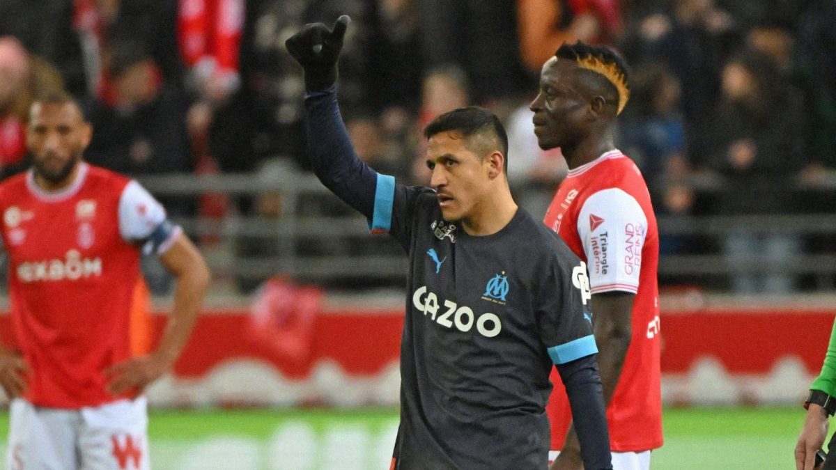 Alexis se quedó con el mejor gol de marzo en la Ligue 1.