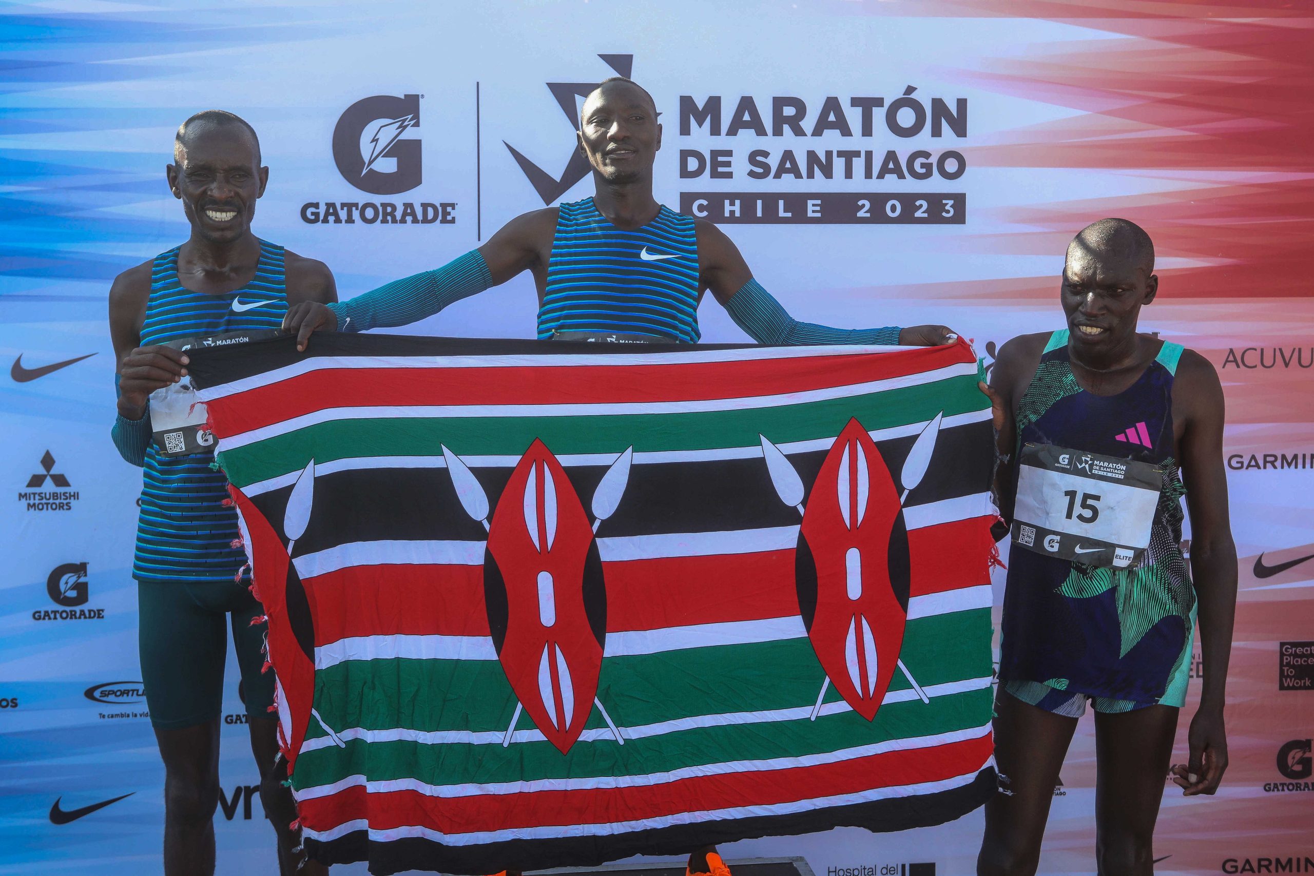 Representantes keniatas se quedan con el triunfo en los 42K de la Maratón de Santiago.