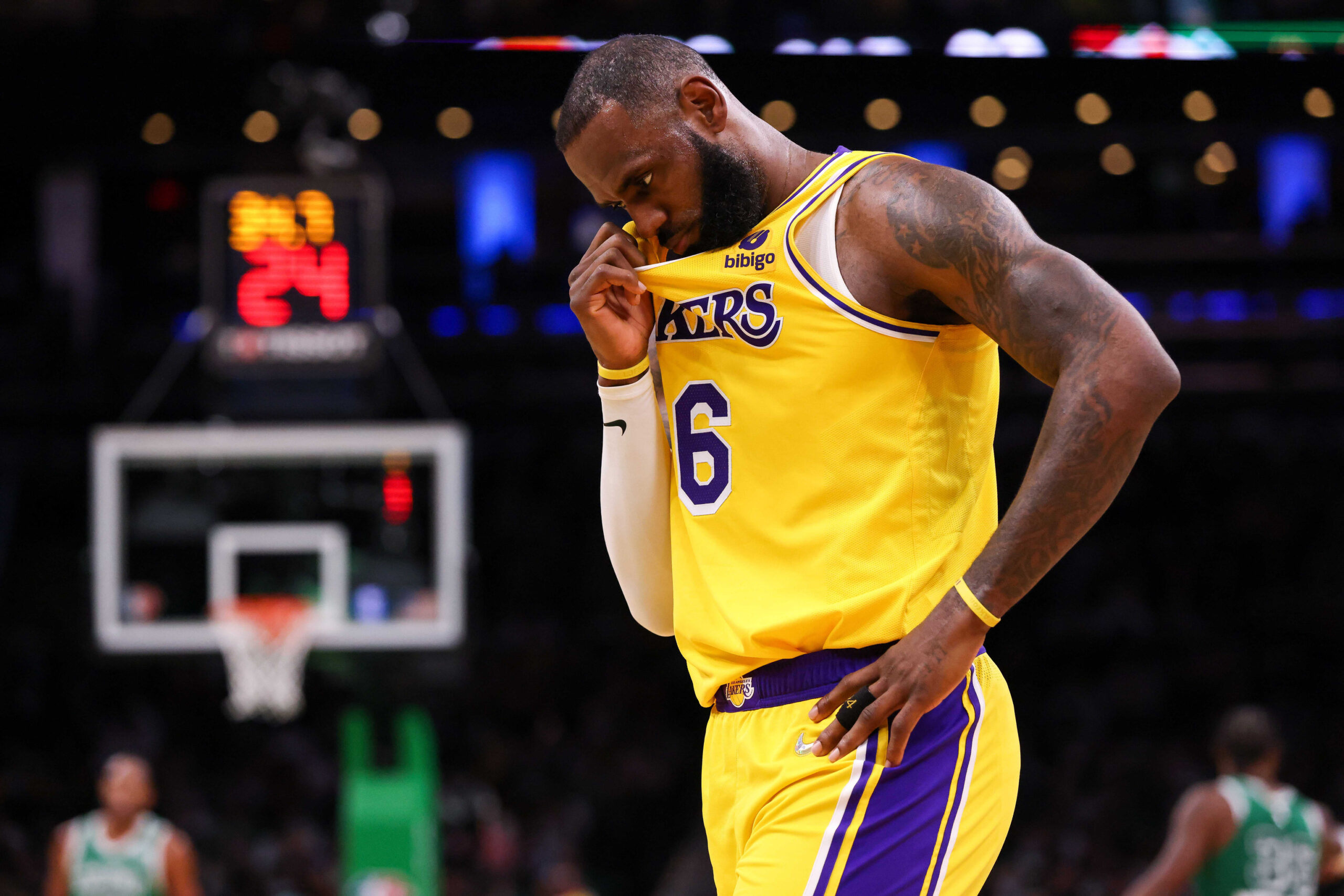 LeBron James no pudo evitar la caída de los Lakers en las finales de conferencia Oeste.