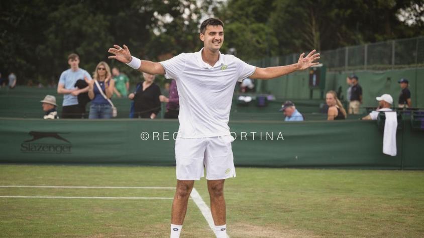 Tomás Barrios avanza a la segunda ronda de Wimbledon.