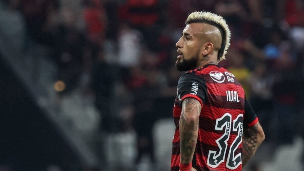 Arturo Vidal rescinde contrato con Flamengo.