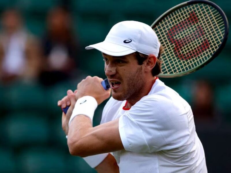 Nicolás Jarry avanza a la asegunda ronda de Wimbledon.