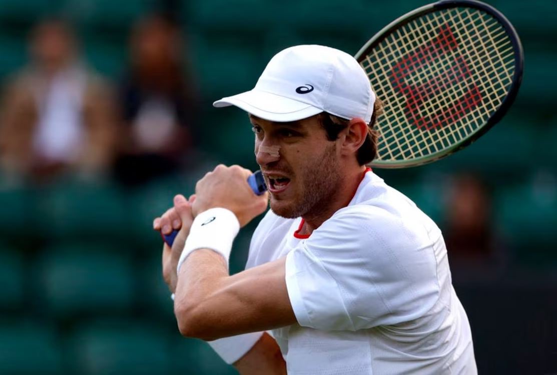 Nicolás Jarry avanza a la asegunda ronda de Wimbledon.