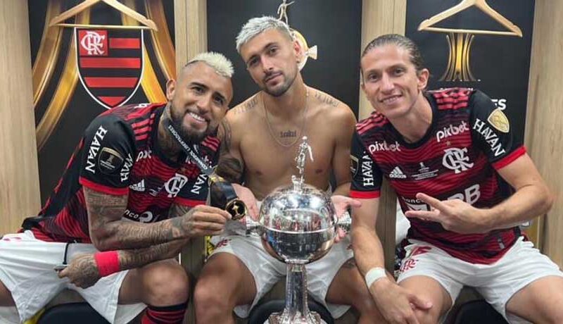 Las figuras del Flamengo se despiden de Vidal.