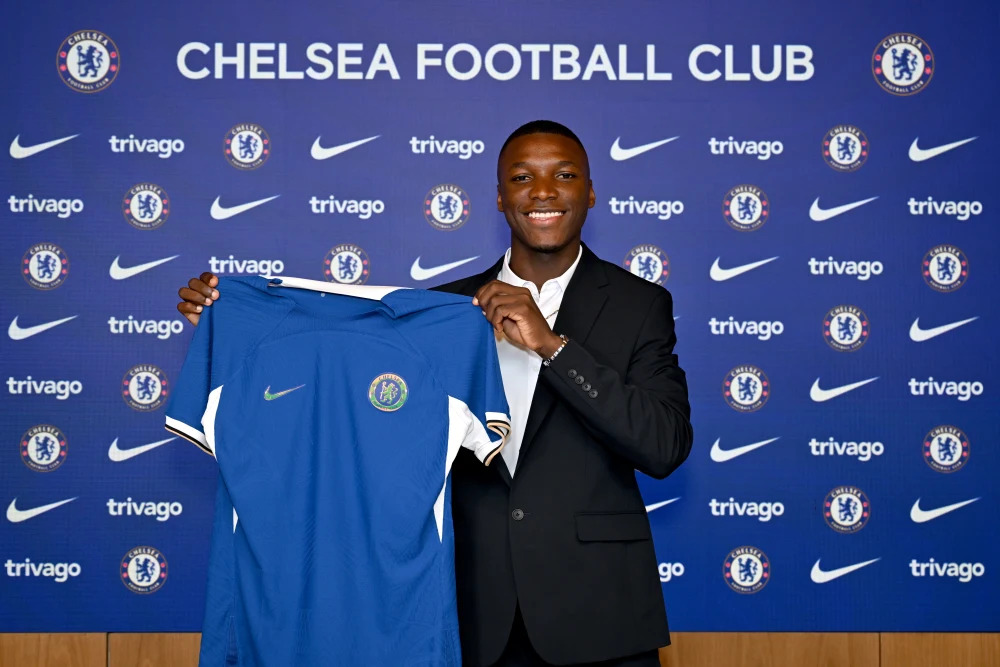 Moises Caicedo fue anunciado en el Chelsea.