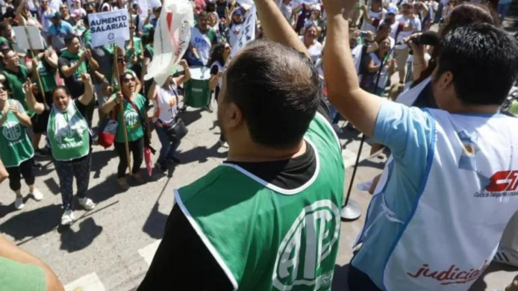 Marcharán para rechazar el DNU que firmó el presidente de Argentina, Javier Milei.