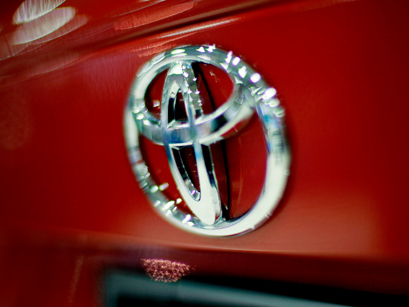 Emiten alerta de seguridad para vehículos marca Toyota.