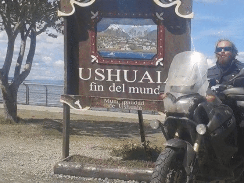 Motoquero chileno muere tras ser alcanzado por un rayo en Bolivia.