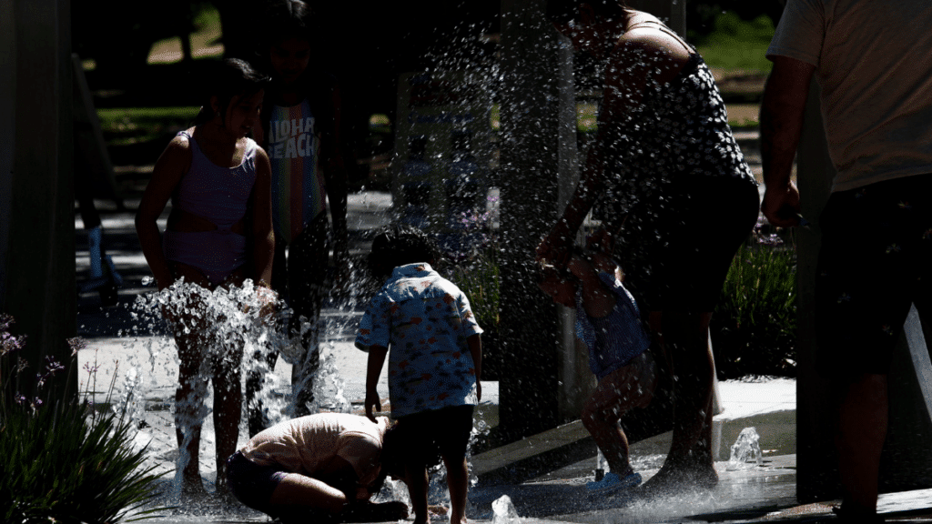 La región Metropolitana supera el récord de temperatura alcanzando sobre los 37 grados de calor.