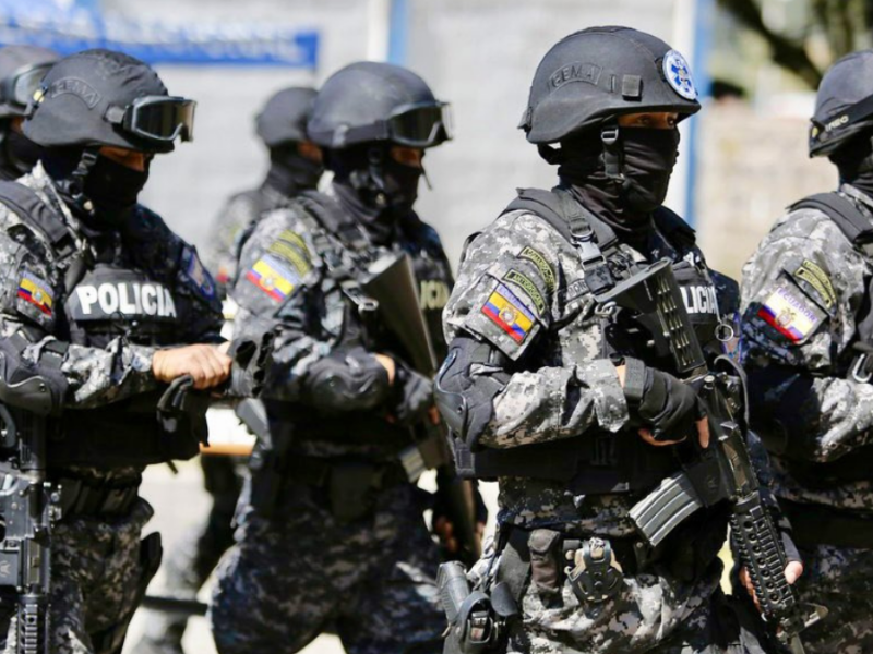 Secuestran a cuatro policías en Ecuador
