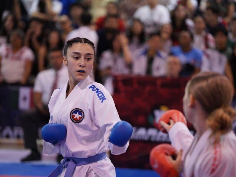 La joven karateca necesita apoyo económico para competir.