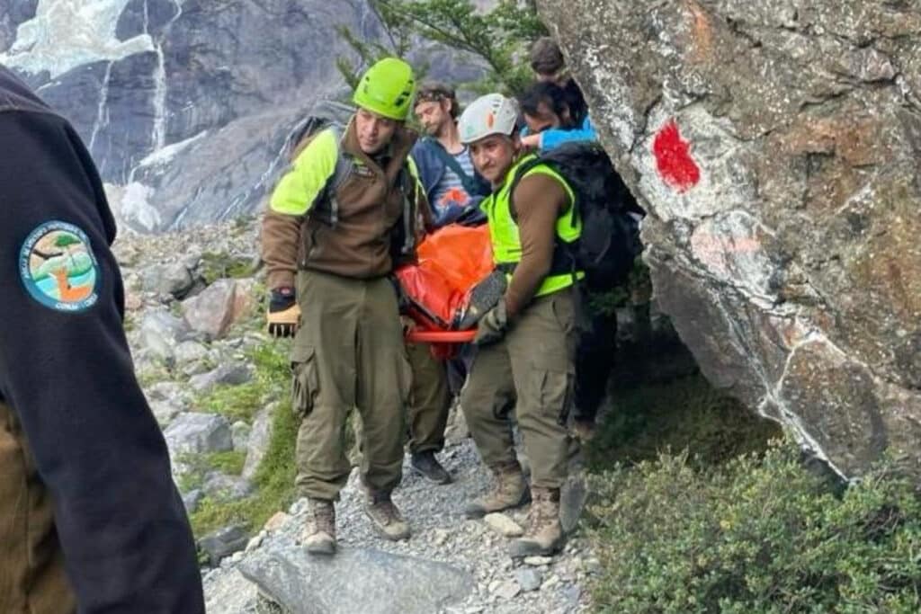 Rescate de Carabineros y Conaf a turista en las Torres del Paine