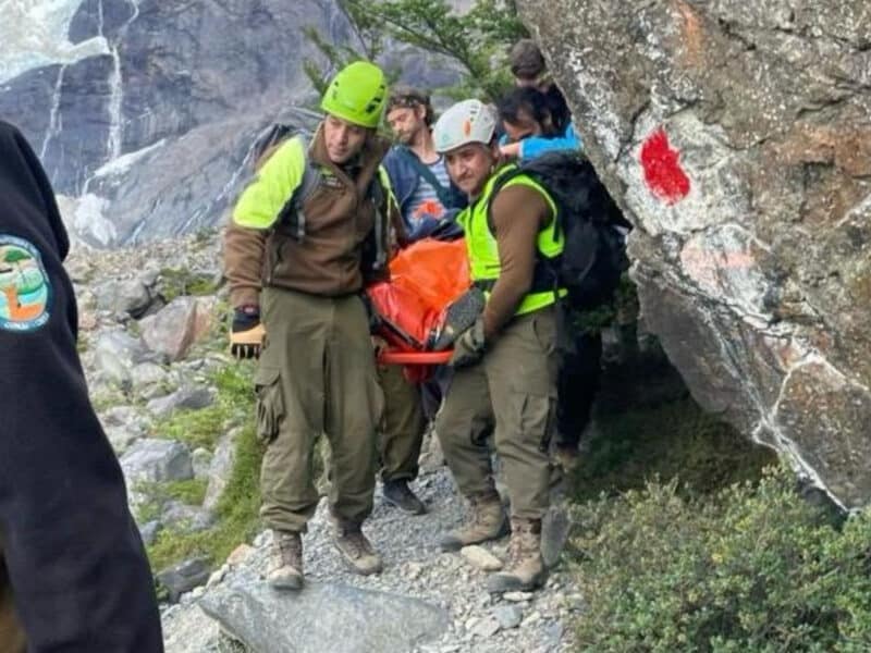 Rescate de Carabineros y Conaf a turista en las Torres del Paine