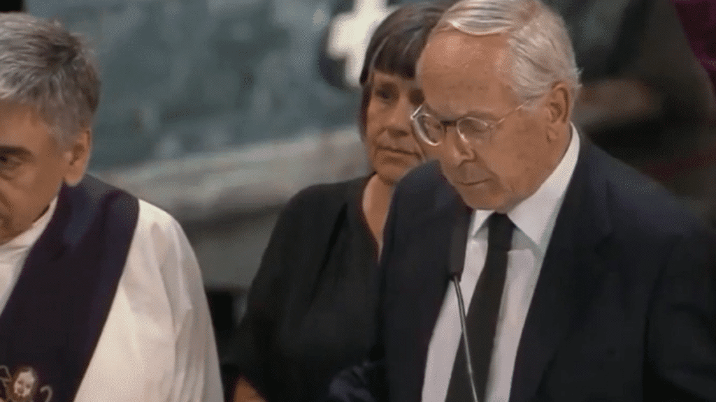 José Piñera participa en el funeral de su hermano Sebastián Leyó una intercesión en la oración universal