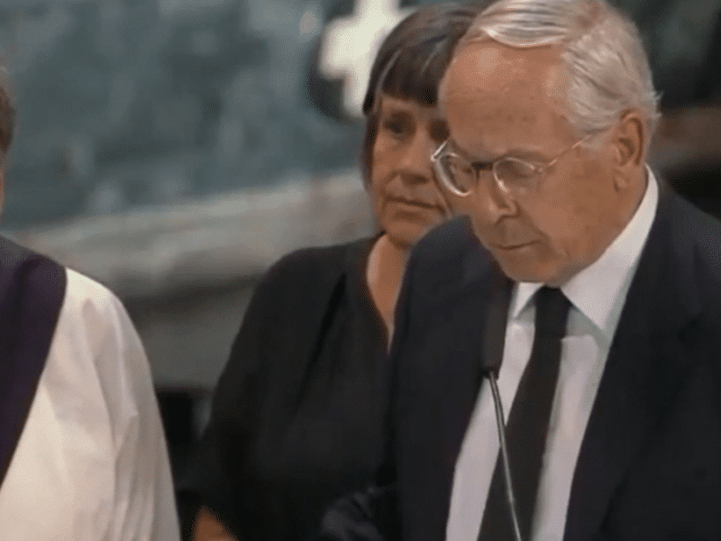 José Piñera participa en el funeral de su hermano Sebastián Leyó una intercesión en la oración universal